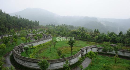 四川阆中市盘龙山公墓